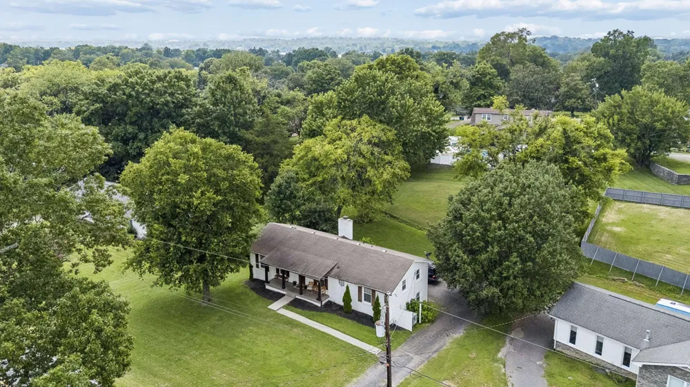 138 East Dr Hendersonville, TN 37075