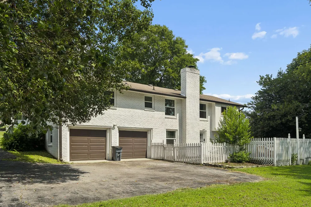 138 East Dr Hendersonville, TN 37075