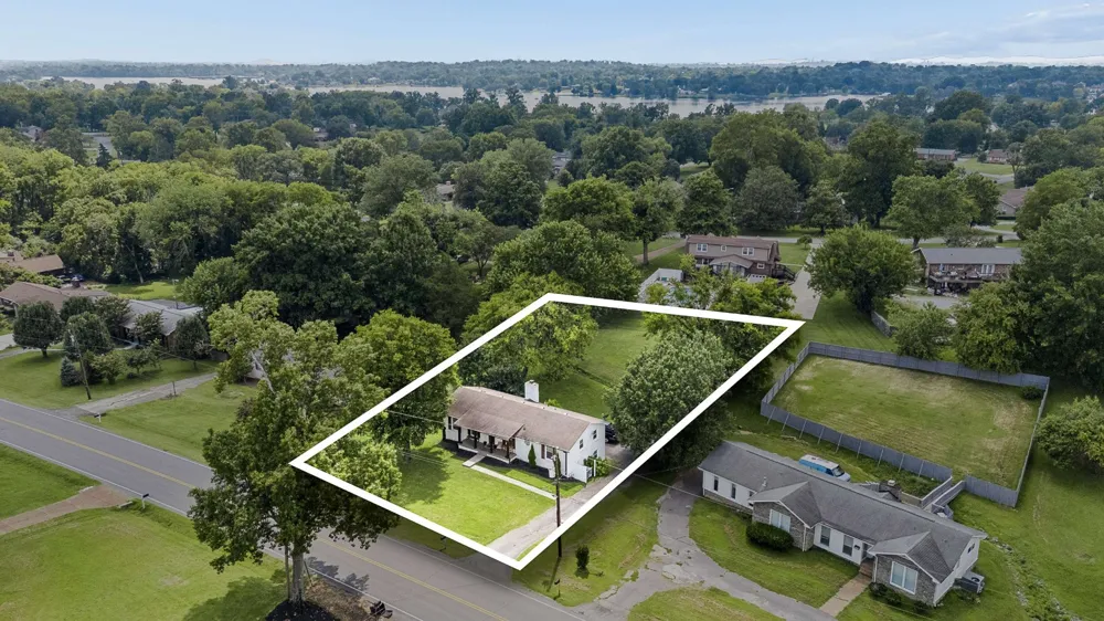 138 East Dr Hendersonville, TN 37075