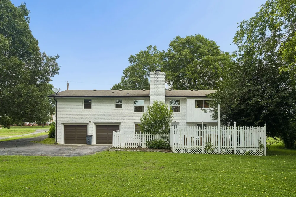 138 East Dr Hendersonville, TN 37075