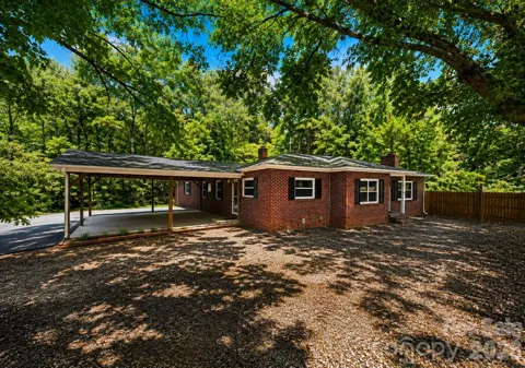 1822 Blowing Rock Boulevard