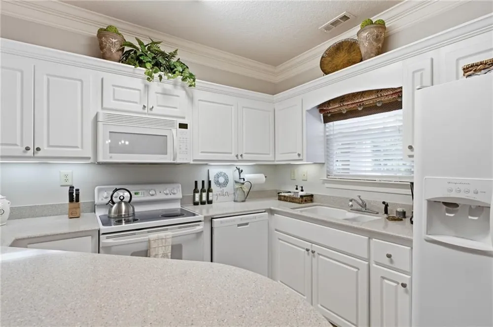 92 Gleneagle Court #302B Clayton, GA 30525