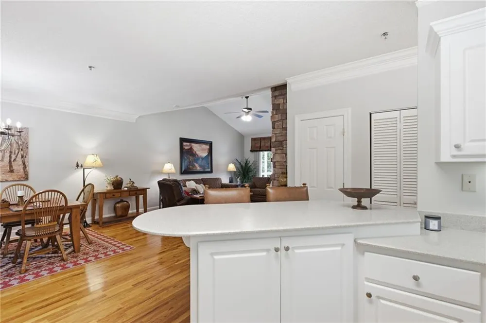 92 Gleneagle Court #302B Clayton, GA 30525