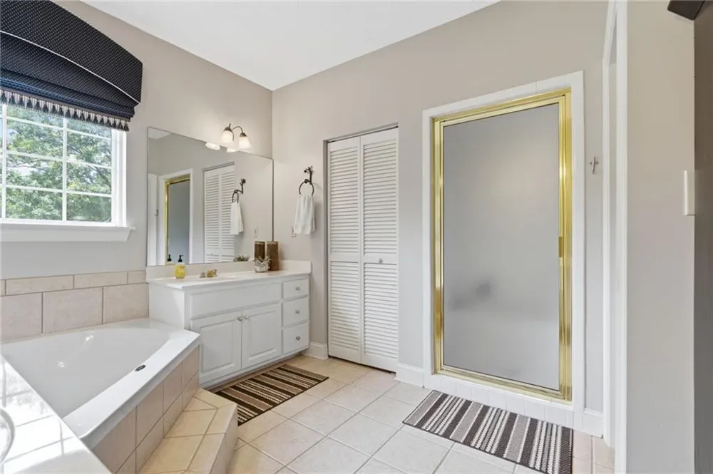 92 Gleneagle Court #302B Clayton, GA 30525