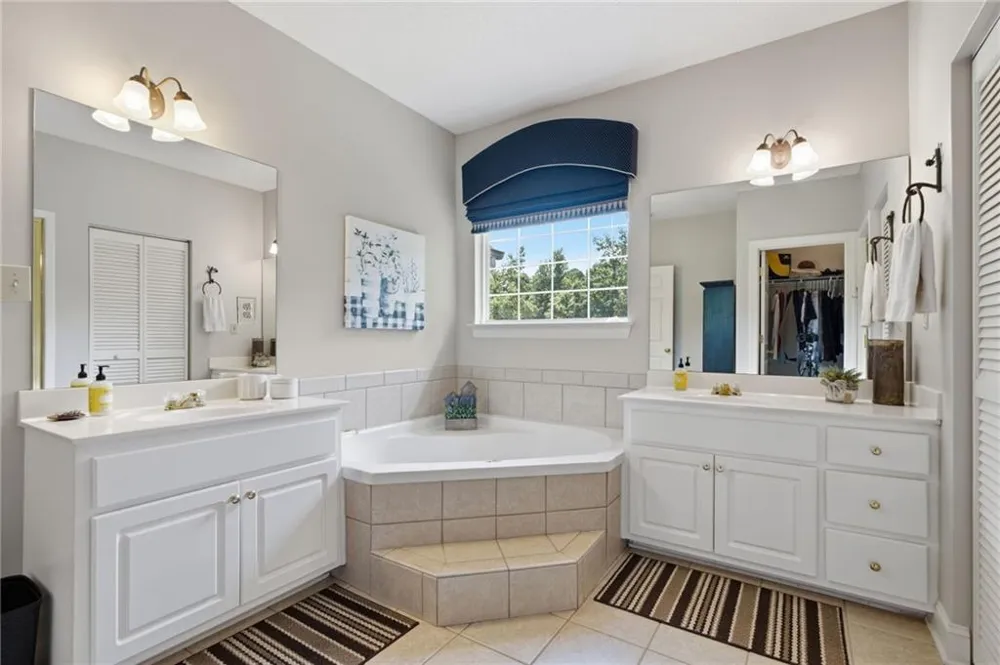 92 Gleneagle Court #302B Clayton, GA 30525