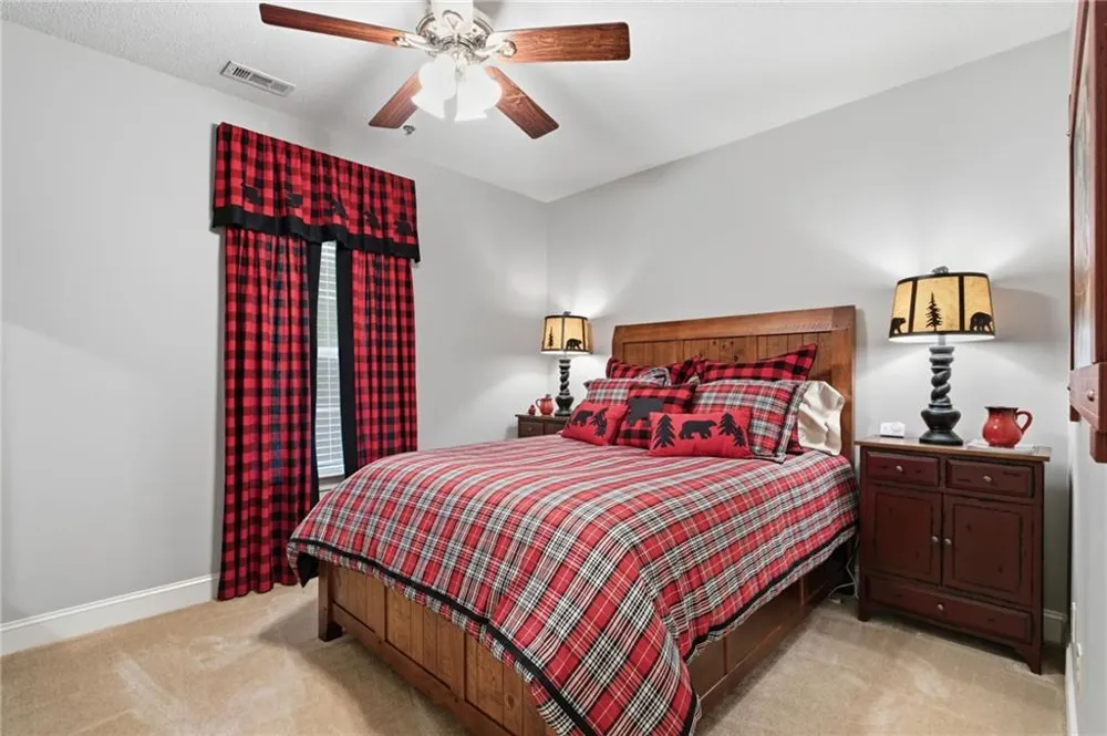 92 Gleneagle Court #302B Clayton, GA 30525