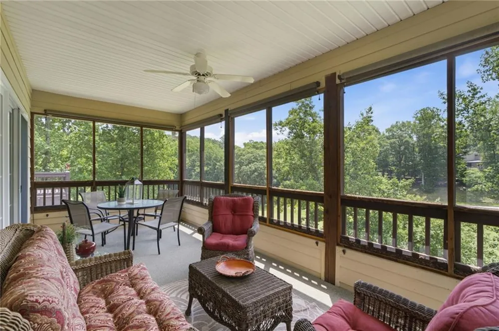 92 Gleneagle Court #302B Clayton, GA 30525