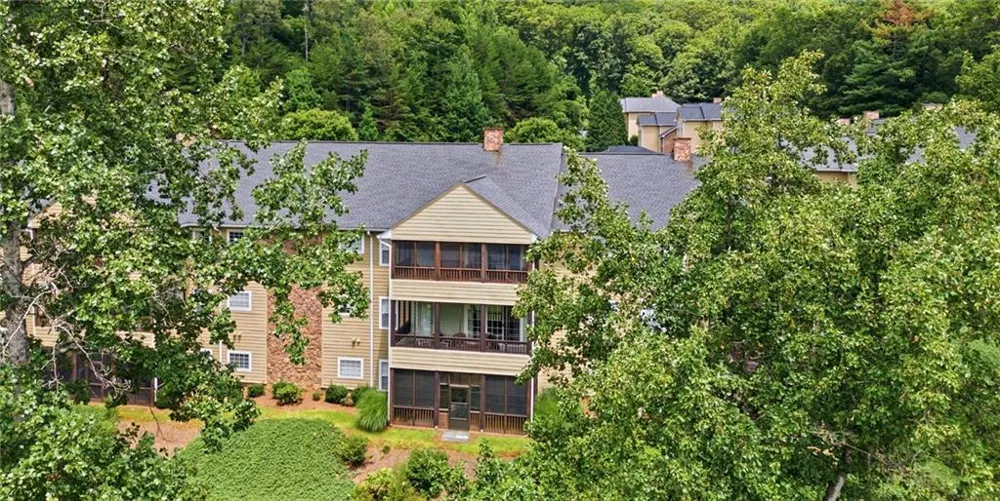 92 Gleneagle Court #302B Clayton, GA 30525