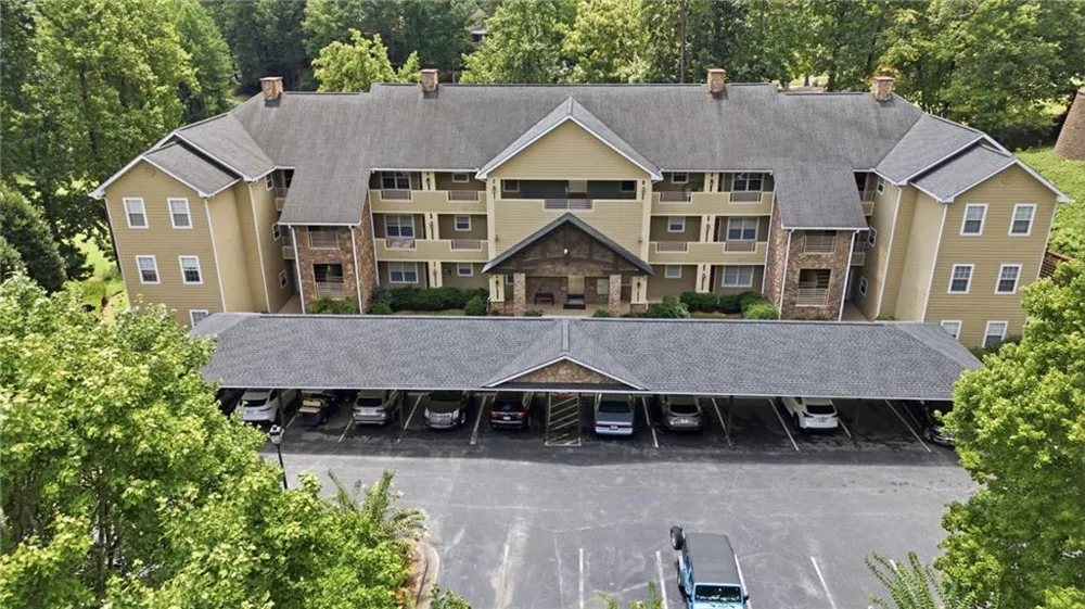 92 Gleneagle Court #302B Clayton, GA 30525