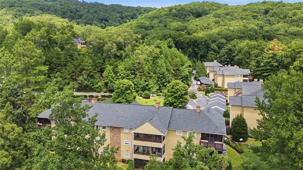 92 Gleneagle Court #302B Clayton, GA 30525