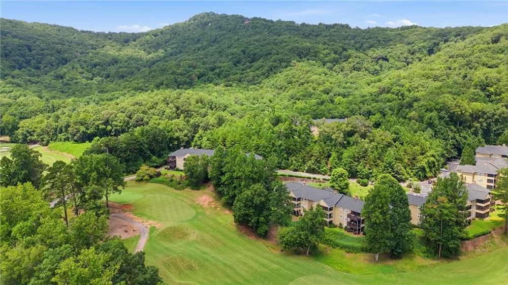 92 Gleneagle Court #302B Clayton, GA 30525