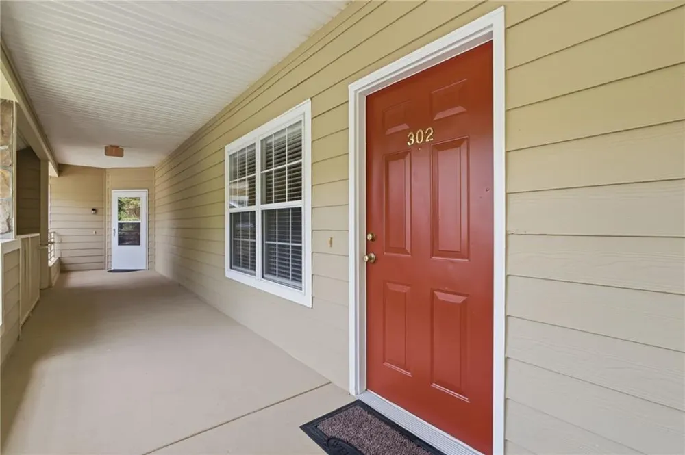 92 Gleneagle Court #302B Clayton, GA 30525