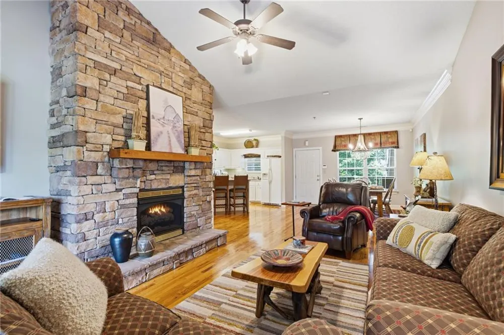 92 Gleneagle Court #302B Clayton, GA 30525