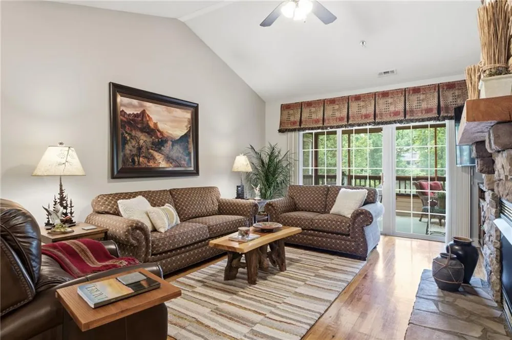 92 Gleneagle Court #302B Clayton, GA 30525