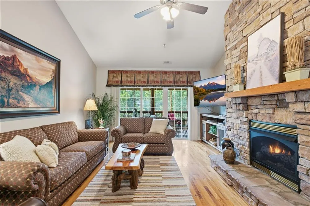 92 Gleneagle Court #302B Clayton, GA 30525