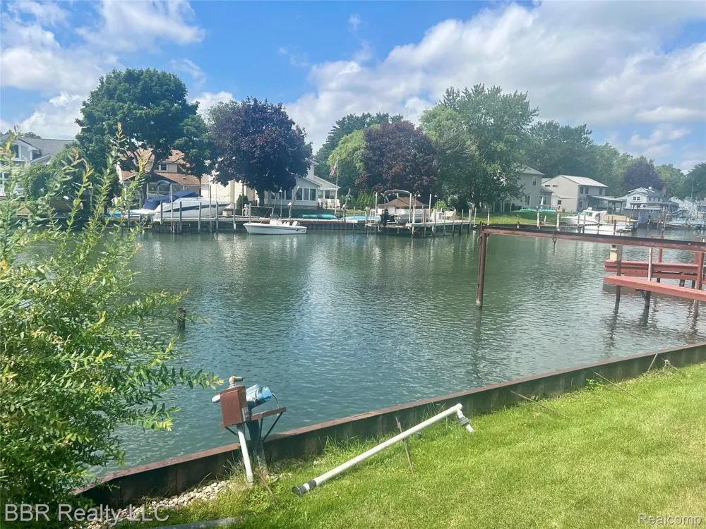 30620 Bayview Gibraltar City, MI 48173