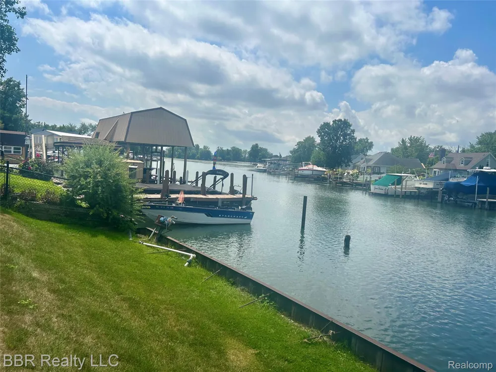 30620 Bayview Gibraltar City, MI 48173