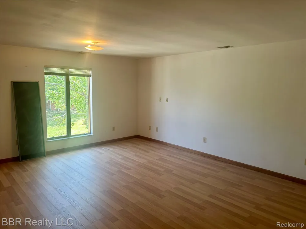 30620 Bayview Gibraltar City, MI 48173