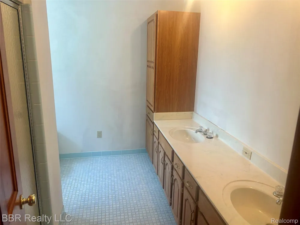30620 Bayview Gibraltar City, MI 48173