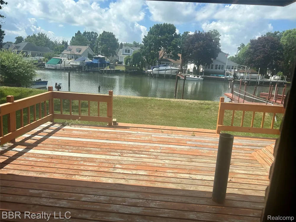 30620 Bayview Gibraltar City, MI 48173
