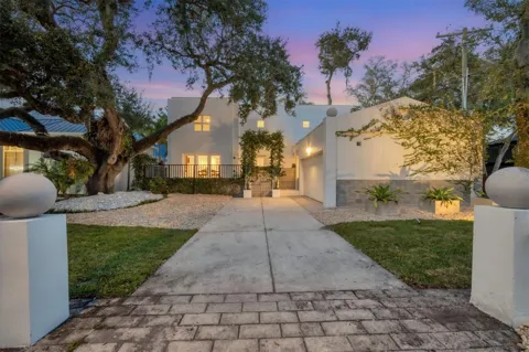 2701 CHAMBRAY LANE