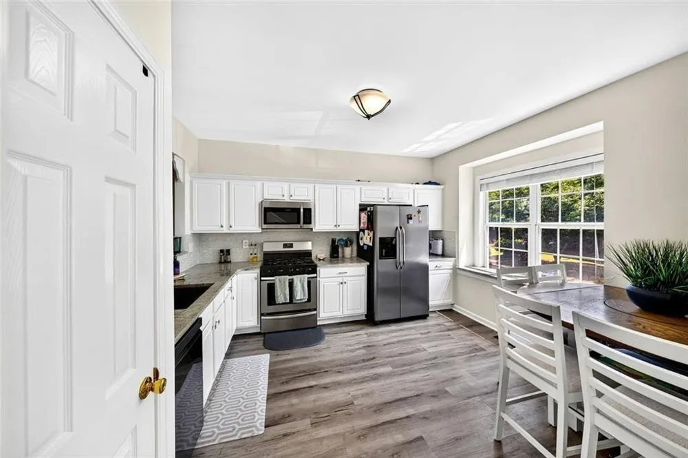 3327 Lathenview Court Alpharetta, GA 30004