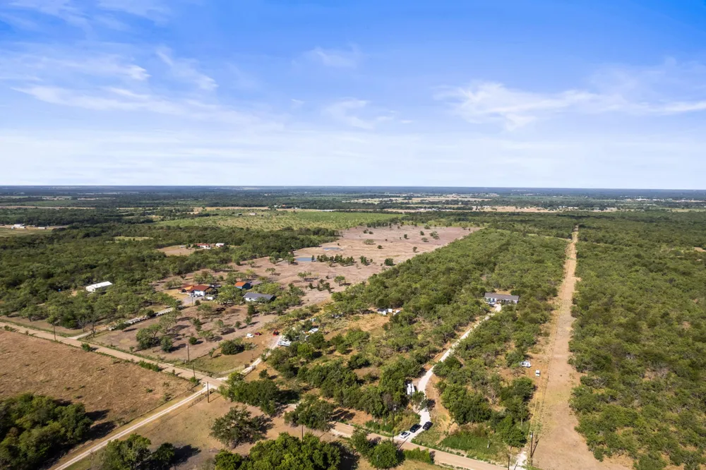 9798 County Road 146 Kaufman, TX 75142