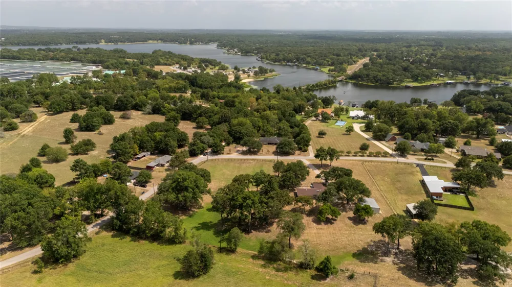 2301 Lakefront Shores Drive Athens, TX 75752
