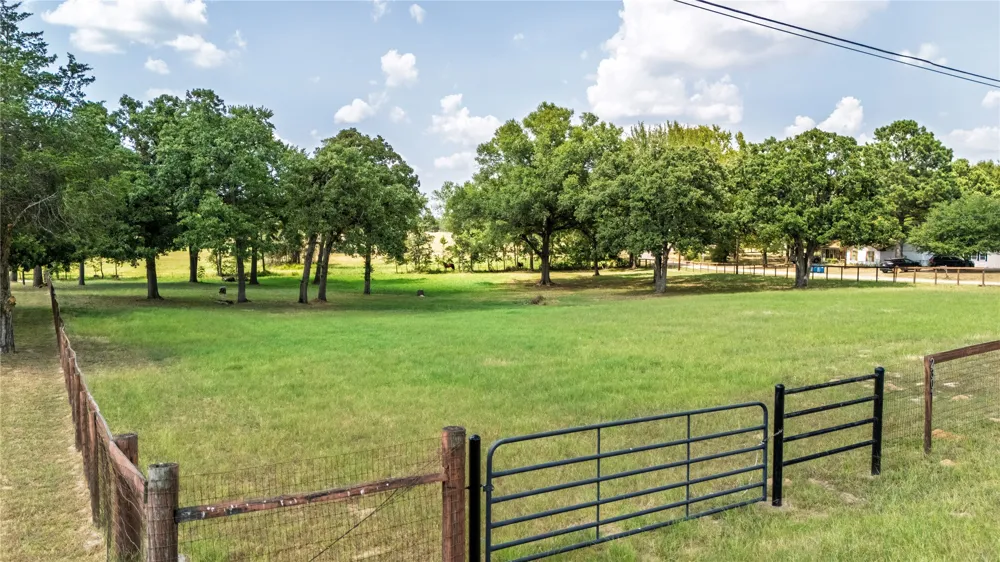 2301 Lakefront Shores Drive Athens, TX 75752