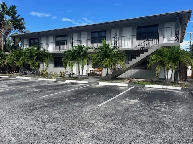 5610 NE 18th Ave #6 Fort Lauderdale, FL 33334