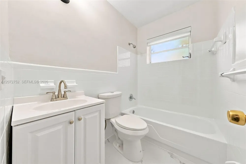 219 NW 10th Ave #APT #4 Miami, FL 33128