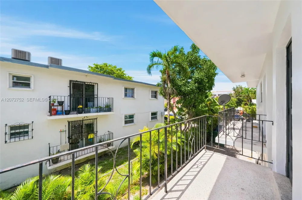 219 NW 10th Ave #APT #4 Miami, FL 33128