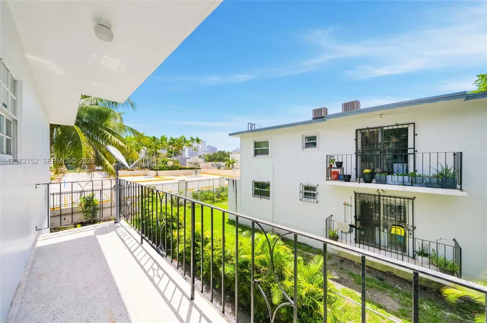 219 NW 10th Ave #APT #4 Miami, FL 33128