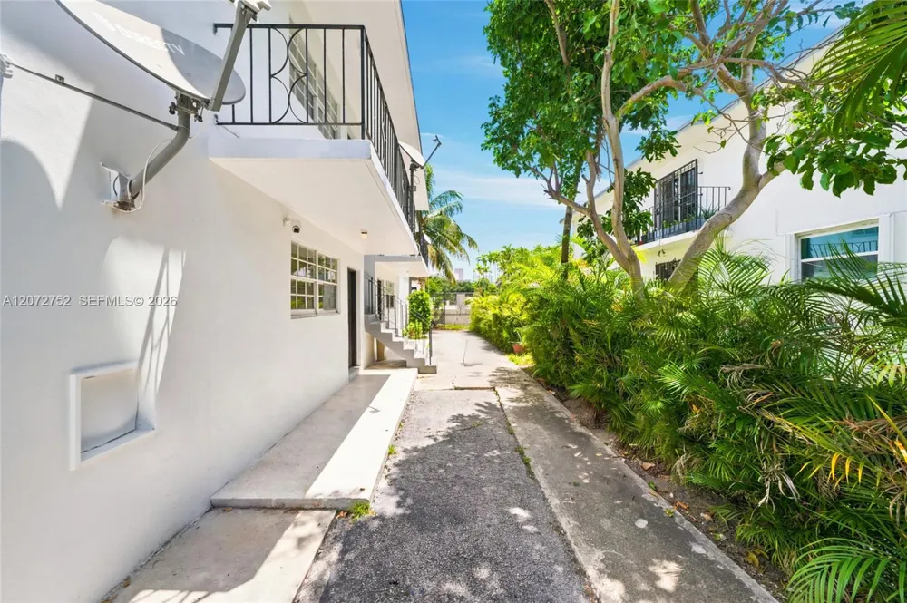 219 NW 10th Ave #APT #4 Miami, FL 33128