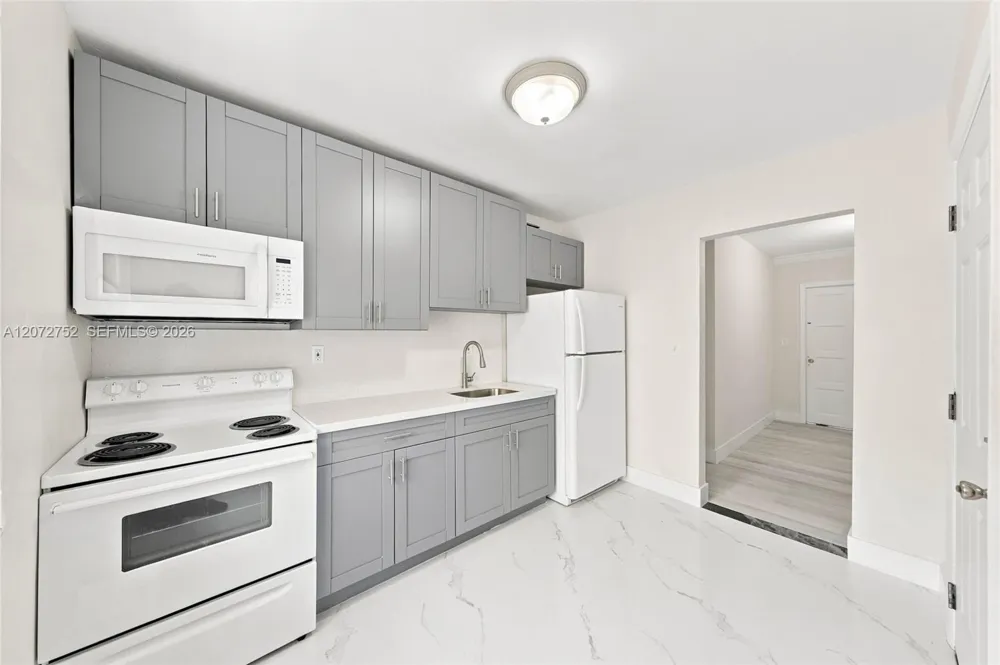 219 NW 10th Ave #APT #4 Miami, FL 33128