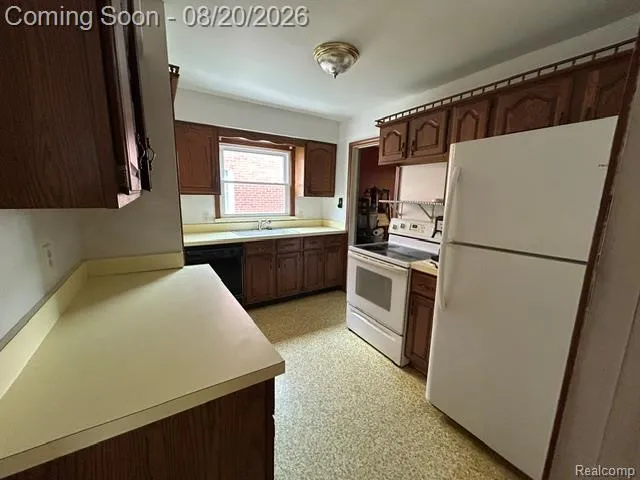 9976 Quandt Avenue Allen Park City, MI 48101
