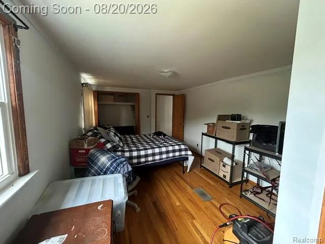 9976 Quandt Avenue Allen Park City, MI 48101