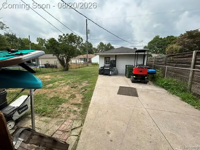 9976 Quandt Avenue Allen Park City, MI 48101