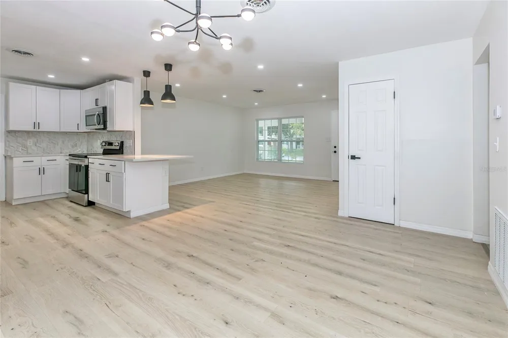 1842 PURITAN AVENUE Winter Park, FL 32792