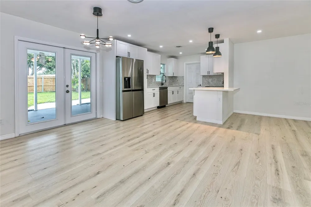 1842 PURITAN AVENUE Winter Park, FL 32792