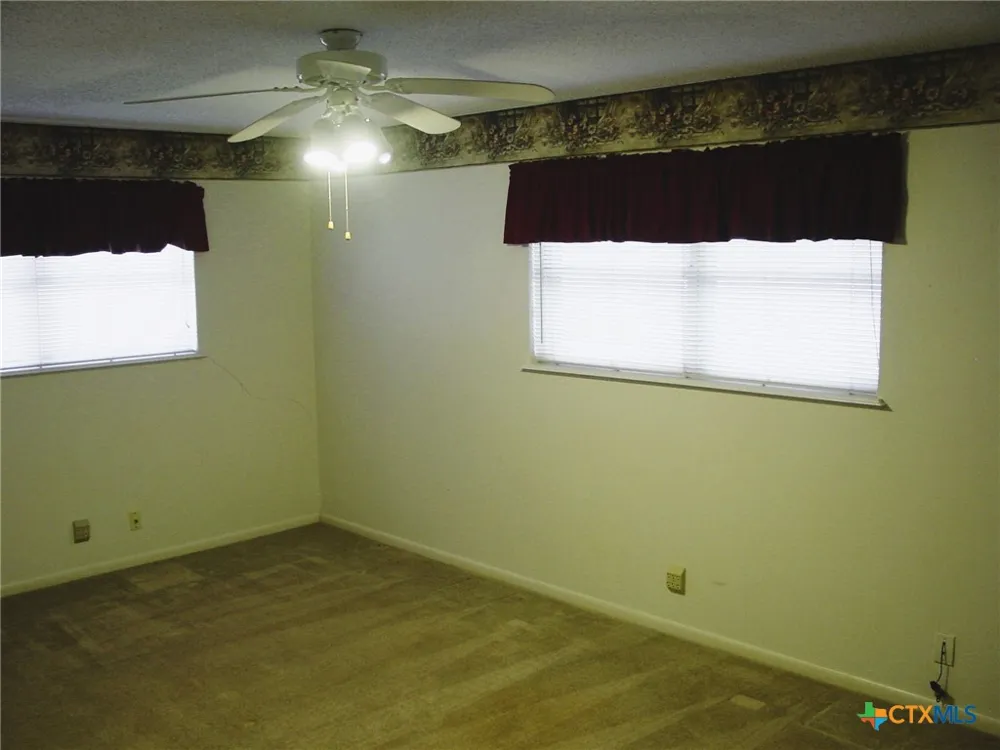 406 Sherwood Drive Victoria, TX 77901
