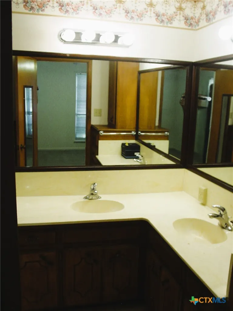 406 Sherwood Drive Victoria, TX 77901