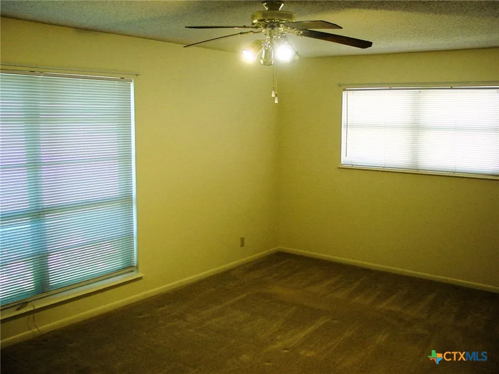 406 Sherwood Drive Victoria, TX 77901