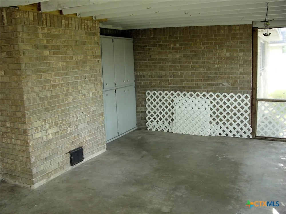 406 Sherwood Drive Victoria, TX 77901