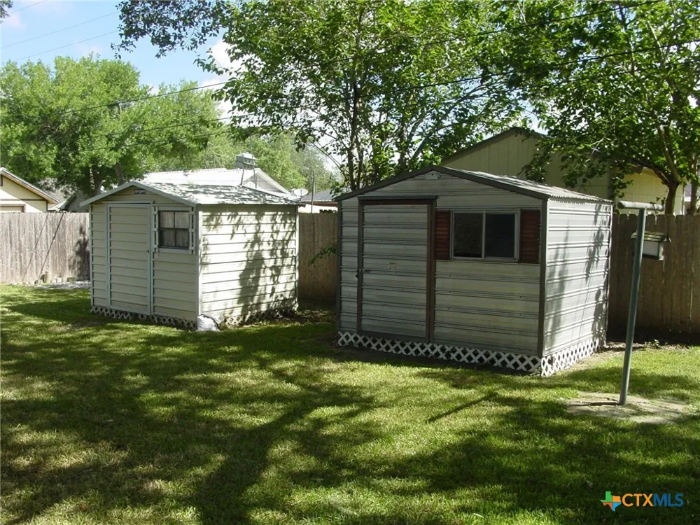 406 Sherwood Drive Victoria, TX 77901