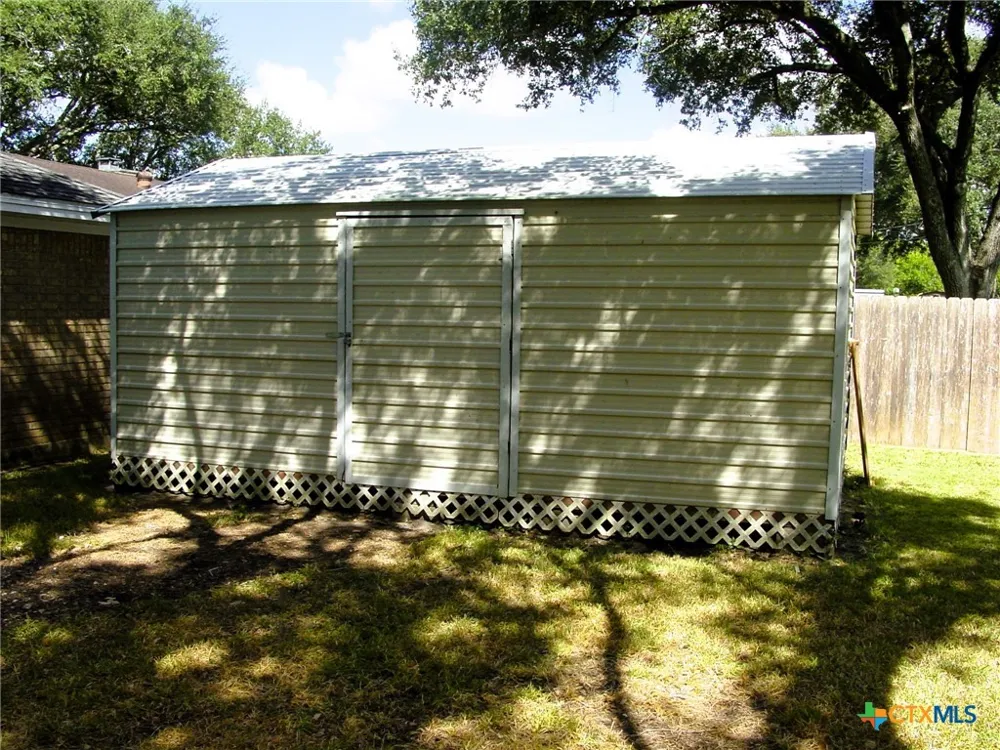 406 Sherwood Drive Victoria, TX 77901