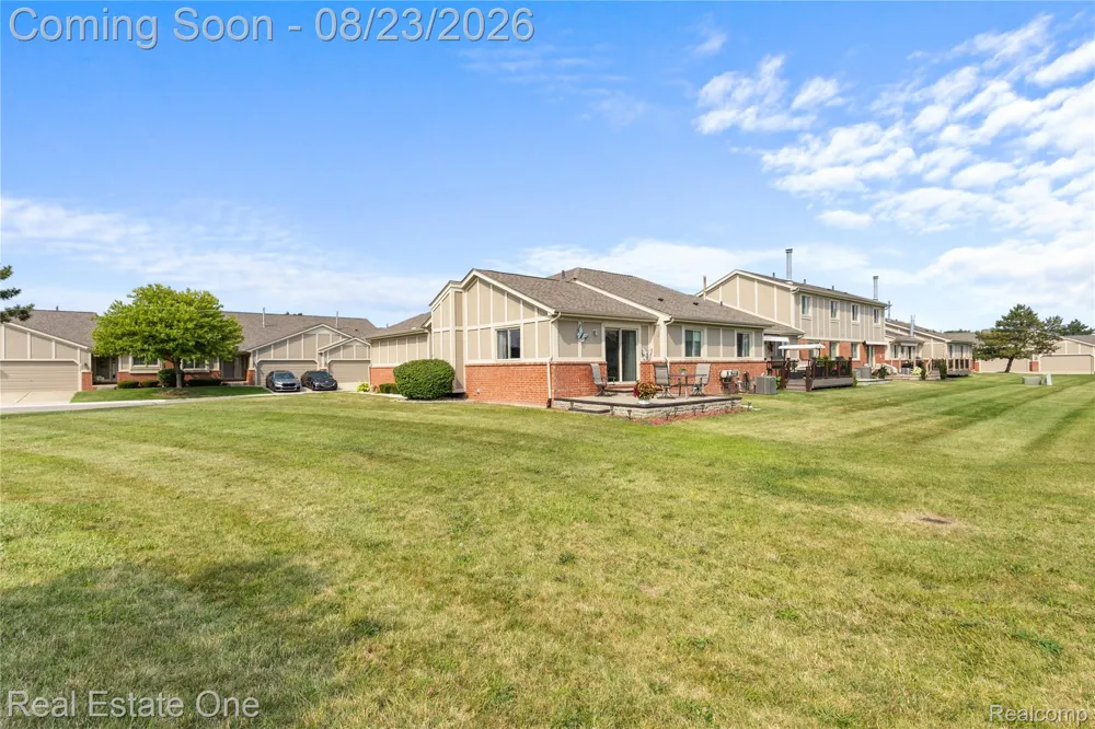 18515 Brookside Lane #16 Clinton Charter Township, MI 48038