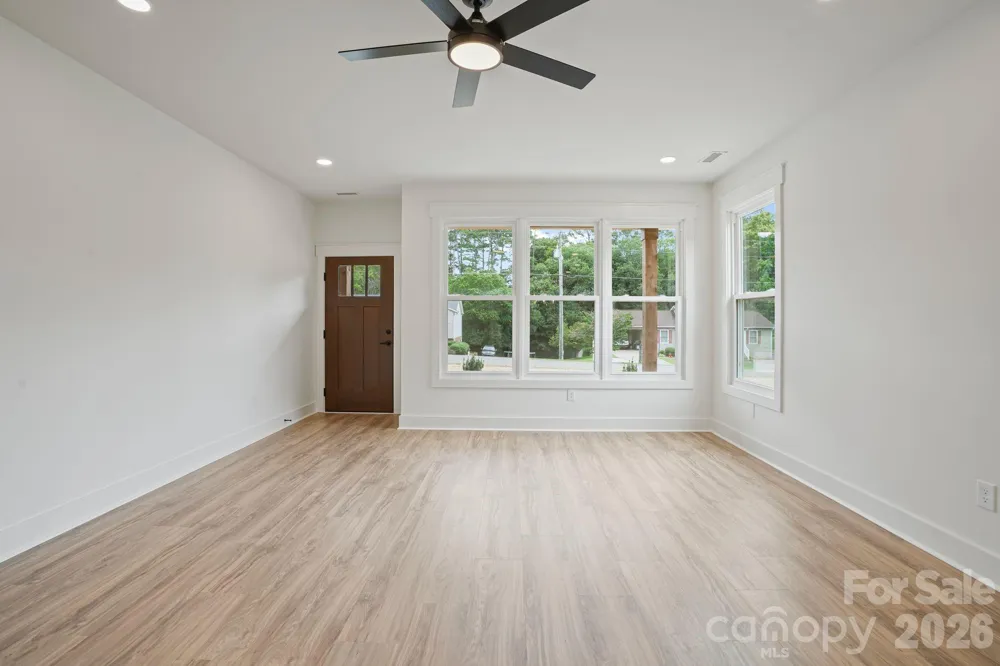 708 Meadowood Street Hudson, NC 28638