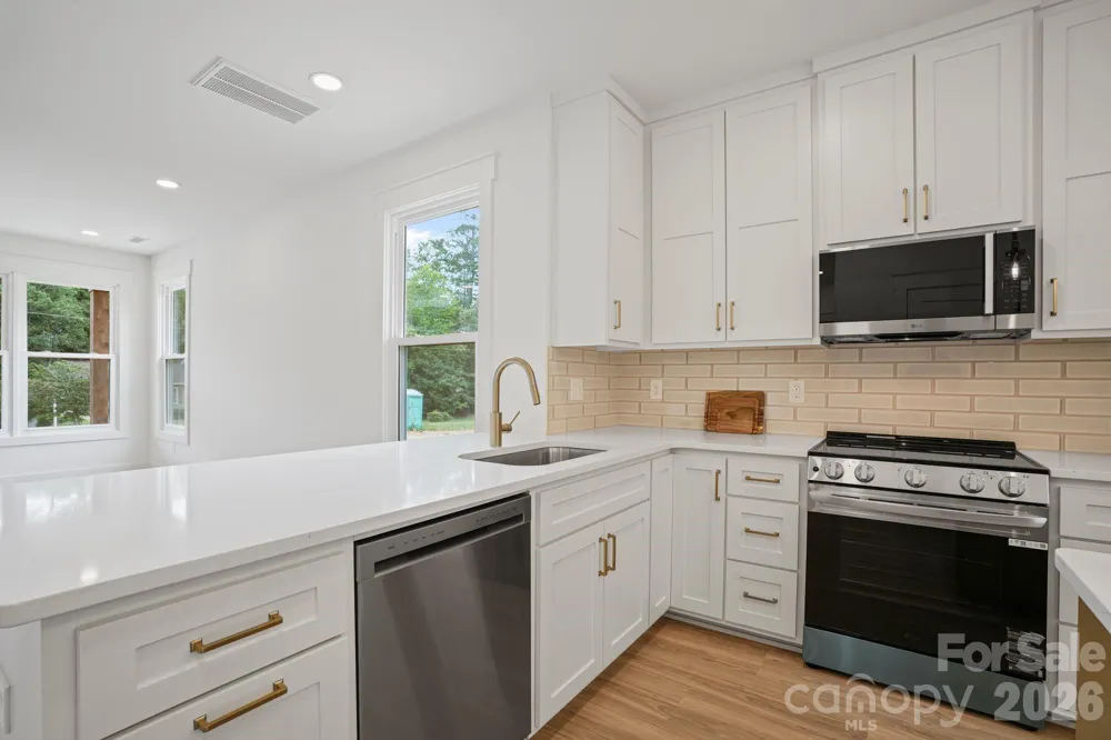 708 Meadowood Street Hudson, NC 28638