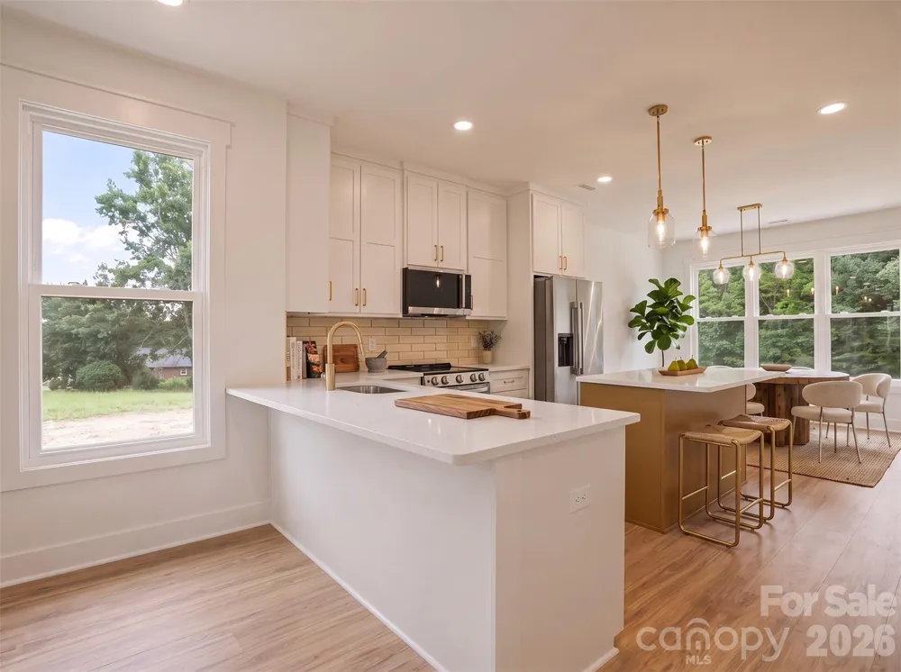 708 Meadowood Street Hudson, NC 28638